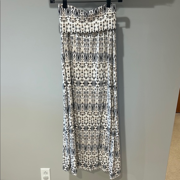 Cynthia Rowley Dresses & Skirts - Elegant Black and White Patterned Skirt